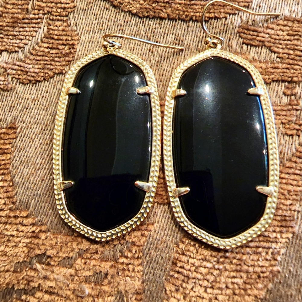 Kendra Scott Danielle Earrings.